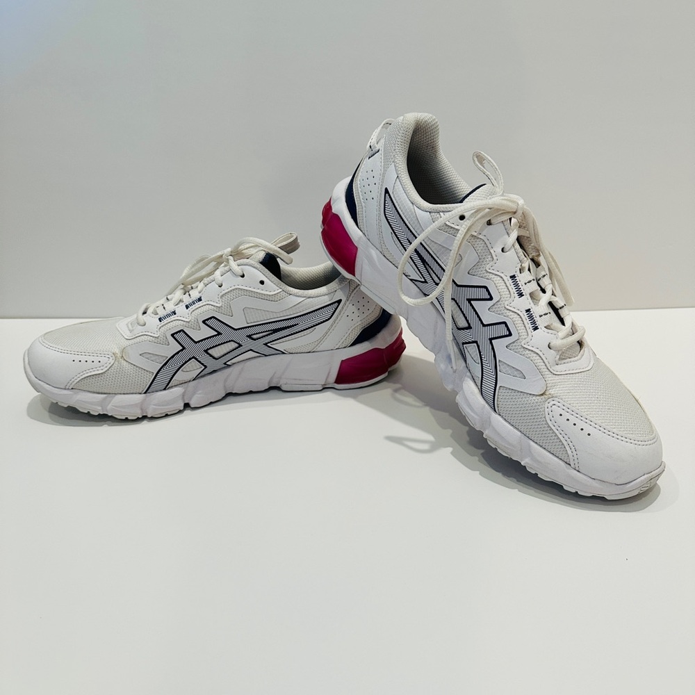Cute ASICS White Sneakers !